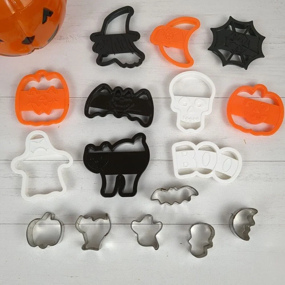 10 Wilton VTG Halloween Cookie Cutters Pumpkin Storage Container + 6 Metal 1996